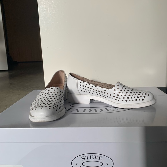 White Women’s Flats Loafers Shoes - Picture 3 of 7